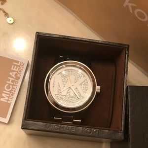 Michael Kors Runway Silver Dial